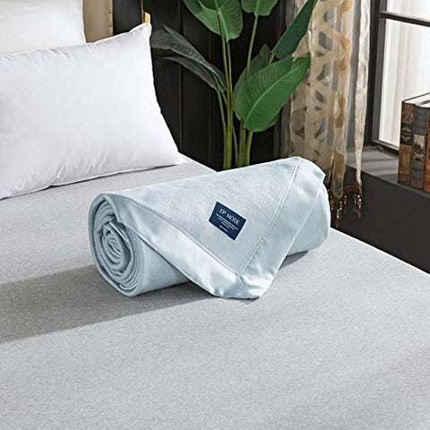 Luxury Mulberry Silk Blanket with Silk Charmeuse Border (Baby Blue, Twin 66" x 88")