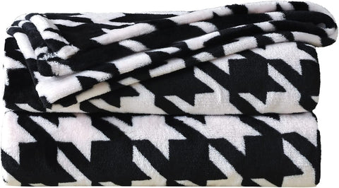 Throw Blanket Super Soft Cozy Lightweight Flannel Fleece Blankets for Bed, Sofa, Couch, Living Room All Seasons - Pink, 50x60in