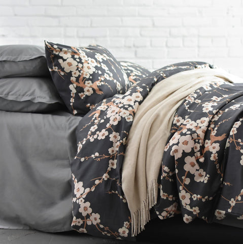 Luxury Pure 100% Mulberry Silk Throw, Genuine Natural 100% Silk Oversized Super Soft Plush Blanket in Ivory or Beige (Grey)